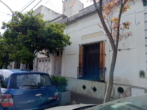 San Fernando!!!   CENTRICO!! Casa antigua HECHA TODO A NUEVO!!!  3 amb. cochera jardin