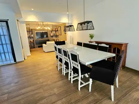 FLORIDA OESTE CASA VENTA 5 AMB COCHERA Y PILETA
