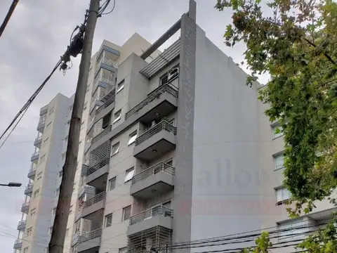 EXCELENTE DEPARTAMENTO 4 AMBIENTES DISTRIBUIDO EN 3 PISOS