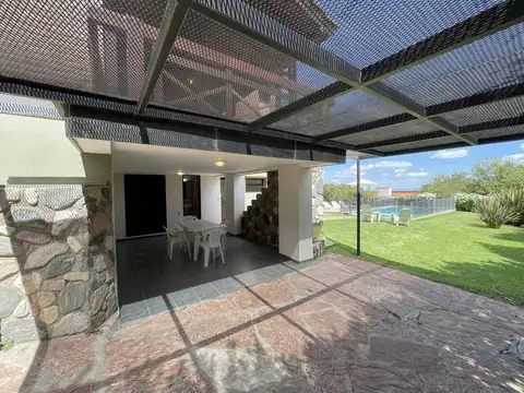 Casa en Venta con 4 cocheras