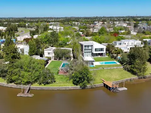 VENTA CASA CON AMARRA PROPIA. SANTA CATALINA