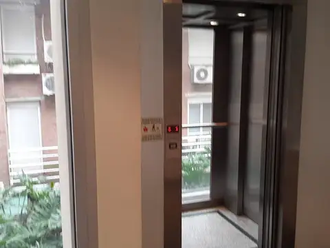 Oficina en Venta con 5 cocheras