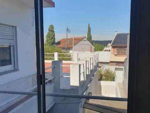 BAJO DE PRECIO ALQUILER PH 3 AMBIENTES amplia TERRAZA  .