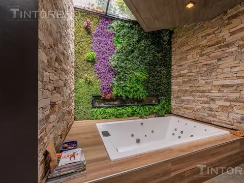 Casa en Venta con 4 cocheras