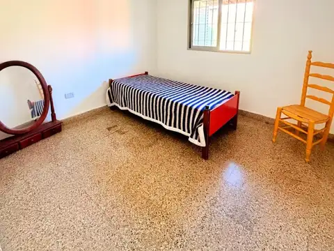 Casa en Alquiler con 2 cocheras