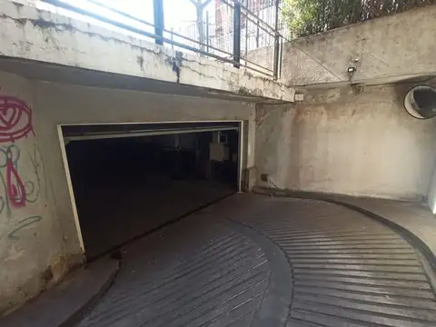 VENTA COCHERA CUBIERTA  EN BALVANERA CON ESCRITURA