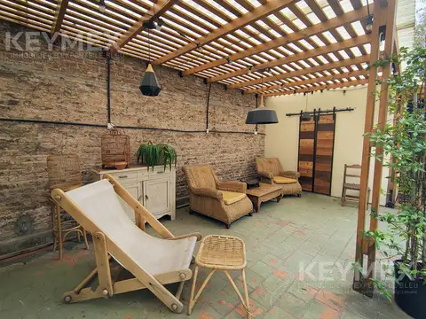 Venta departamento de 4 ambientes en Villa del Parque con patio, se acepta permuta