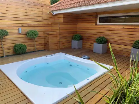 Hermoso chalet reciclado a nuevo de 4 ambientes con jacuzzi 