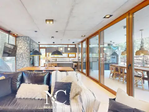 Casa 7 ambientes con 4 baños