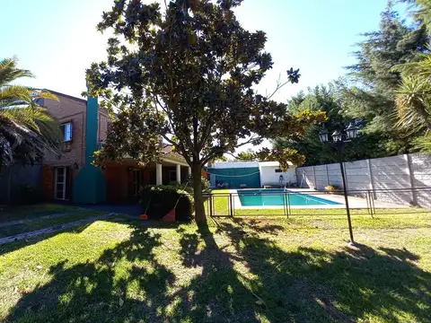 VENTA CASA 5 AMB CON PILETA,BARRIO LA CELIA,EZEIZA