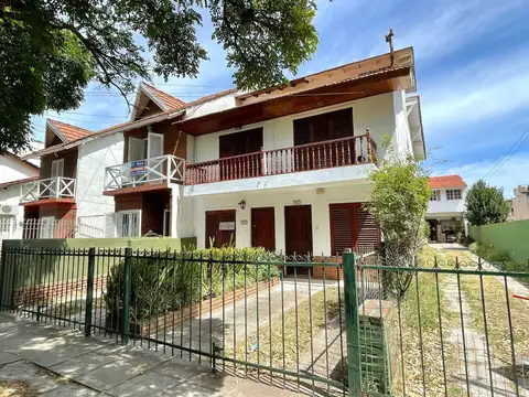 DUPLEX TRES AMBIENTES CON COCHERA - TODOS LOS SERVICIOS CONECTADOS