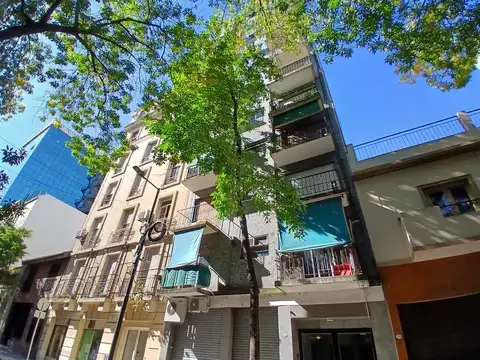 EXCELENTE DEPTO AL FRENTE *DOBLE BALCÓN* SOL - VENTILACIÓN
