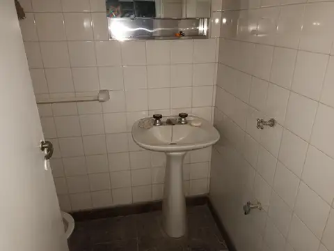 Local en Alquiler en Luis Agote, $ 850.000