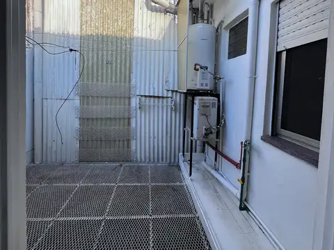 Stephenson Bis 200, Piso 1