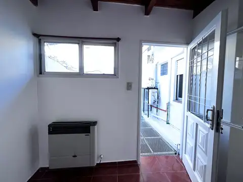 Stephenson Bis 200, Piso 1