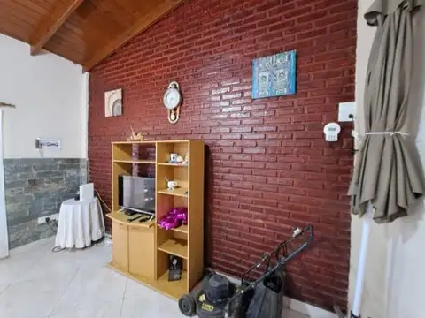 Casa en Venta con 3 cocheras