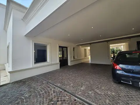 Casa 9 ambientes con 7 baños