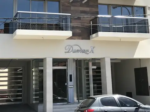 SEMIPISO DE 3 AMB A LA CALLE CON BALCON. COCHERA