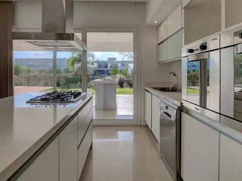 Casa en Venta al Este