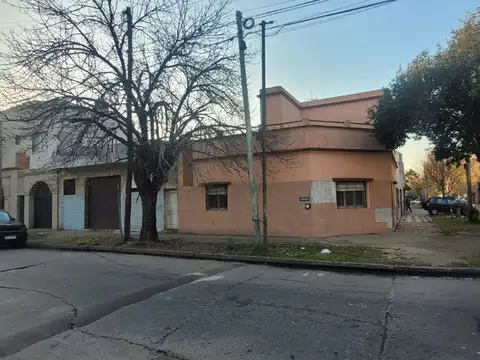 CASA 3 AMBIENTES MAS GALPON CUBIERTO  LANUS OESTE