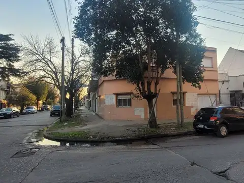 CASA 3 AMBIENTES MAS GALPON CUBIERTO  LANUS OESTE