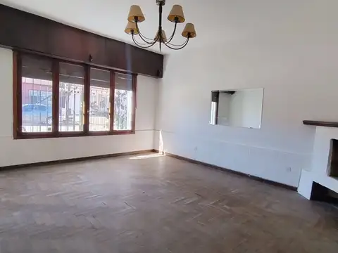 CASA 4 AMB APTO CREDITO COCHERA Y JARDIN QUILMES