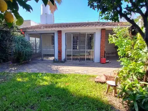 CASA 4 AMB APTO CREDITO COCHERA Y JARDIN QUILMES