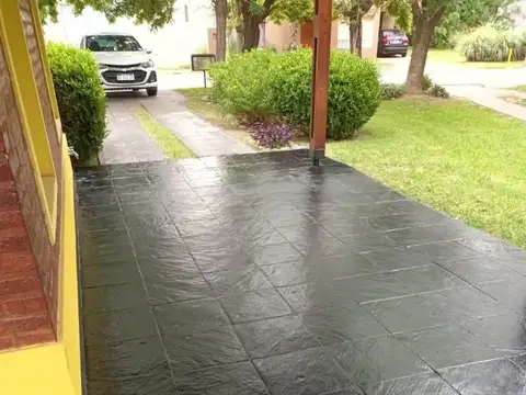Casa 5 ambientes con 2 baños