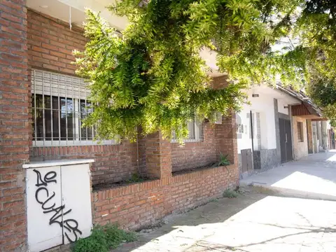 36 e/ 29 y 30 1700, Piso 0