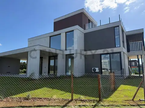 Venta Casa a Estrenar Nordelta Barrio Los Puentes 5 Ambientes + Dependencia + Playroom