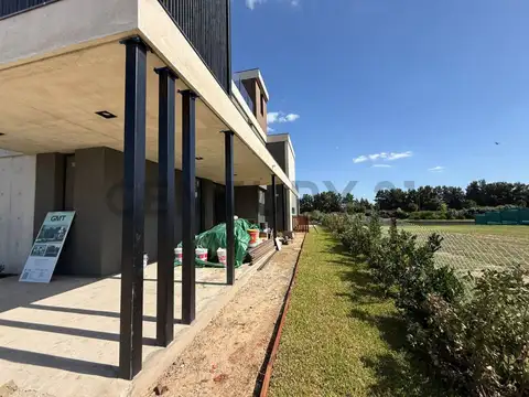 Venta Casa a Estrenar Nordelta Barrio Los Puentes 5 Ambientes + Dependencia + Playroom