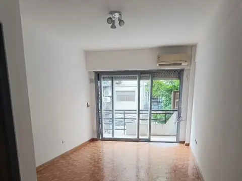 Depto 3 amb, 70 mtrs, piso 2 frente. Luminoso, amplio balcon
