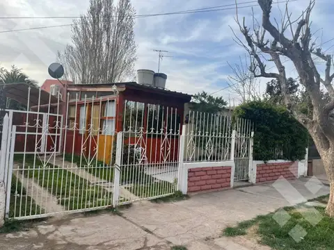 VENTA CASA 4 DORMITORIOS CENTENARIO