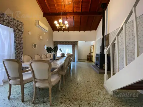 Casa 4 ambientes con 2 baños