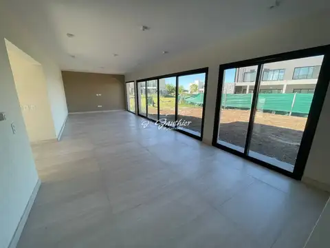 Casa 5 ambientes con 2 baños