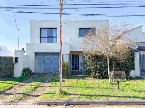 CASA EN VENTA EN PERGAMINO CON AMPLIO PATIO