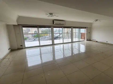 EXCELENTE DÚPLEX CON BALCÓN TERRAZA - ESPACIO GUARDACOCHE