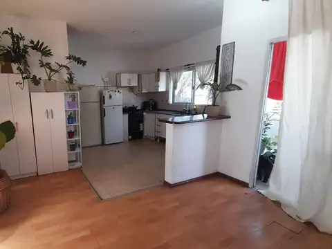 VENTA CASA EN PLANTA ALTA- CINCO ESQUINAS-