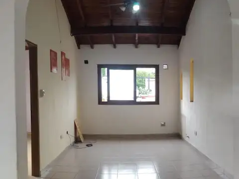 Hermoso y amplio dos ambientes en primer piso x escalera.