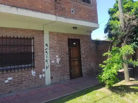 Hermoso y amplio dos ambientes en primer piso x escalera.