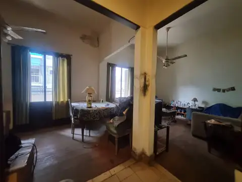 CASA SOBRE LOTE PROPIO IDEAL PARA FLIPPING. - OPCION LOCAL EN PB Y VIVIENDA EN 1º PISO
