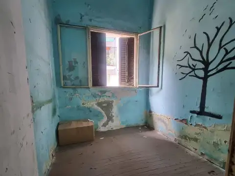 CASA SOBRE LOTE PROPIO IDEAL PARA FLIPPING. - OPCION LOCAL EN PB Y VIVIENDA EN 1º PISO