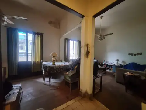 CASA SOBRE LOTE PROPIO IDEAL PARA FLIPPING. - OPCION LOCAL EN PB Y VIVIENDA EN 1º PISO