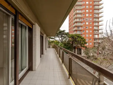 Departamento 5 ambientes con 4 baños