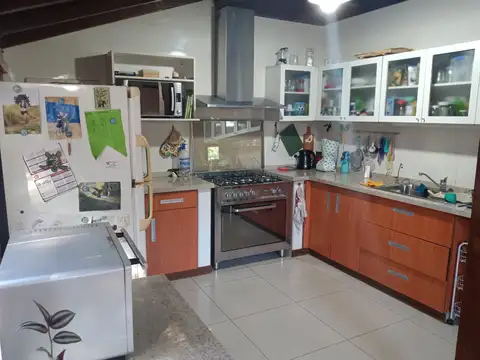 Departamento tipo casa en venta en Florida Mitre/Este  165 m2  -COCHERA.-