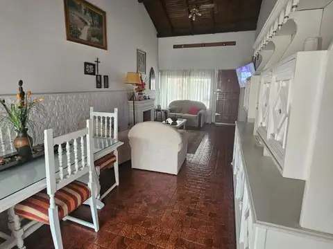 VENTA CASA 3 AMB COCHERA PILETA QUINCHO LUZURIAGA