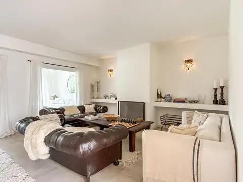 Casa 11 ambientes con 4 baños