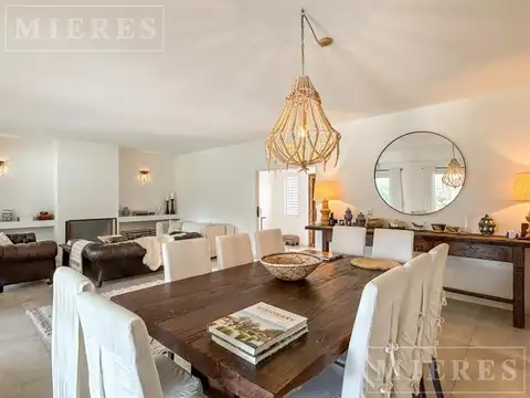 Casa en Venta con 4 cocheras
