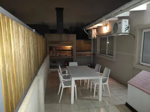 DEPARTAMENTO 4 AMBIENTES CON PATIO Y PARRILLA