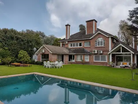  Excelente chalet en San Carlos C.C. llena de luz y sol en impecable estado 